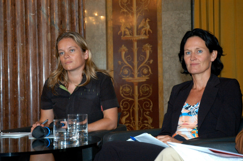 v.li. Corinna Milborn - Moderatorin - und die dritte Nationalratspräsidentin Dr. Eva Glawischnig-Piesczek.