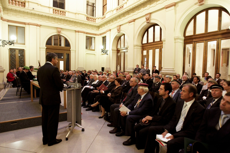 Blick in Richtung Veranstaltungsteilnehmer, Michael Spindelegger am Rednerpult.