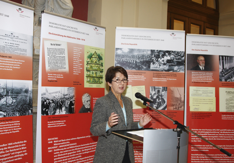 Nationalratspräsidentin Mag. Barbara Prammer am Rednerpult.