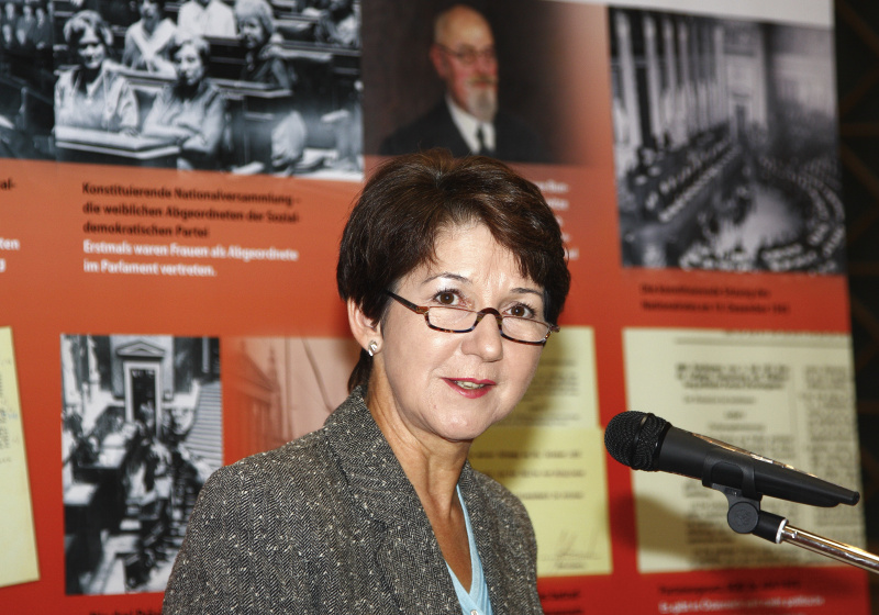 Nationalratspräsidentin Mag. Barbara Prammer am Rednerpult.