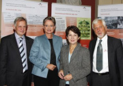 v. li.: Richard Dech, Claudia Schmied, Barbara Prammer, Hans Hartweger (Österreichisches Gesellschafts- und Wirtschaftsmuseum).