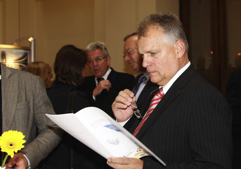 v. re.: Veranstaltungsteilnehmer, Sigurd Bauer, Jörg Wirrer, Bundesrat Gottfried Kneifel.