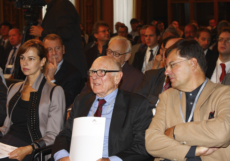 v. li.: Sophie Karmasin, Gerd Bacher und Herwig Hösele.