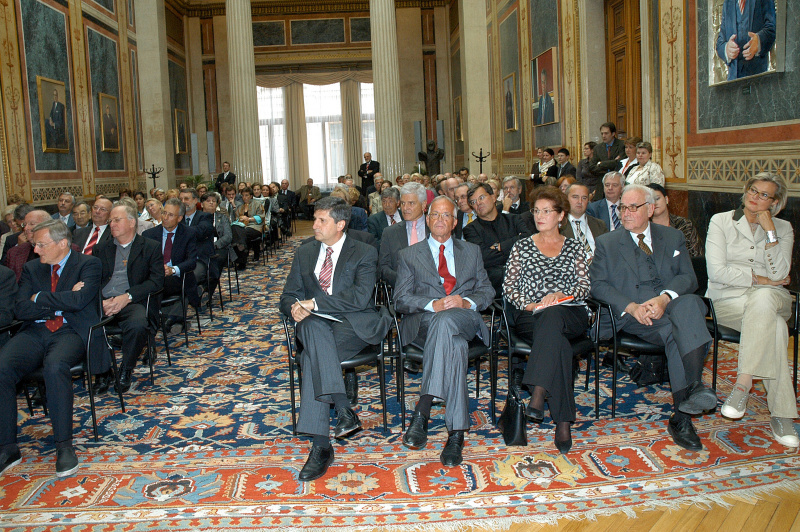v. li. (erste Reihe): Wolfgang Schüssel, Michael Spindelegger, Werner Fasslabend, Helga Ermacora, Herbert Schambeck, Ursula Plassnik.