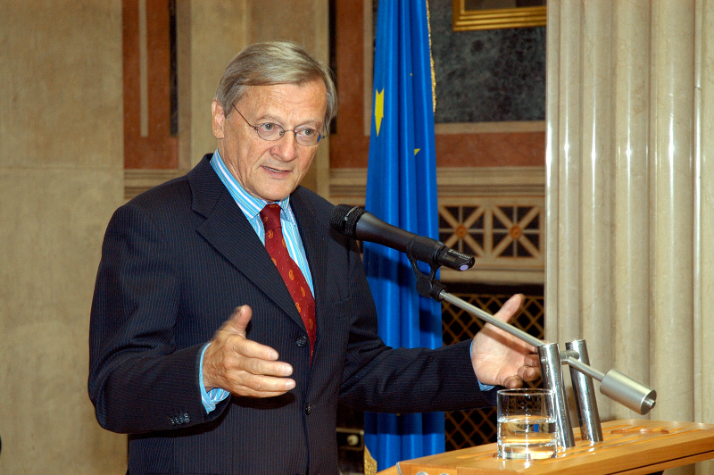 Klubobmann Wolfgang Schüssel am Rednerpult.