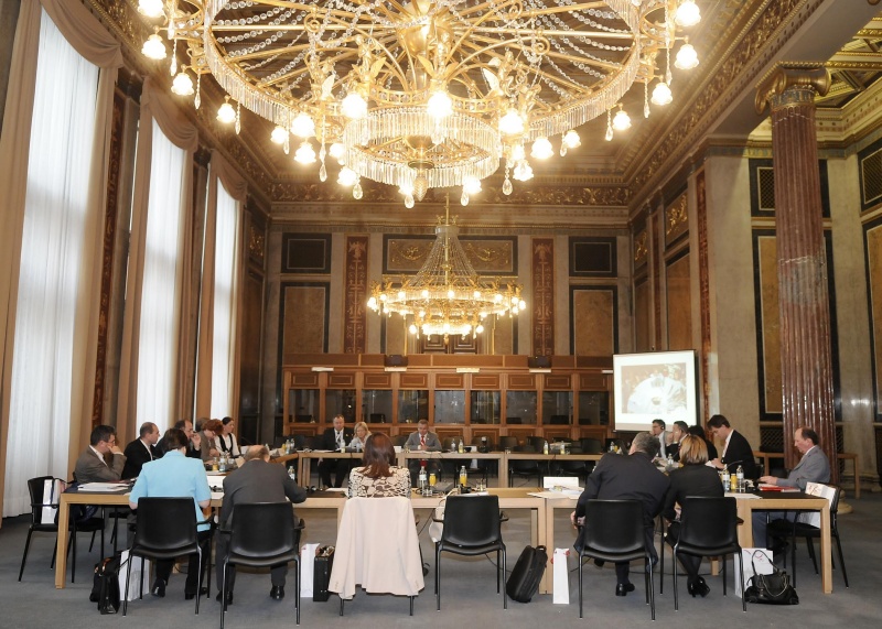 Blick in Richtung Veranstaltungsteilnehmer.