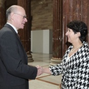 Nationalratspräsidentin Mag. Barbara Prammer begrüßt den Präsidenten des deutschen Bundestages Dr. Norbert Lammert.
