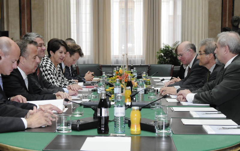 v.li. Lukas Mussi, Joseph Wirnsperger, Botschafter Alexis Wintoniak, Nationalsratspräsidentin Barbara Prammer und Helfried Carl. Auf der re. Seite von re. Wolfgang Rünzi - Attache - Hartmut Krausser - Gesandter und Dr. Norbert Lammert - Bundestagspräsident.