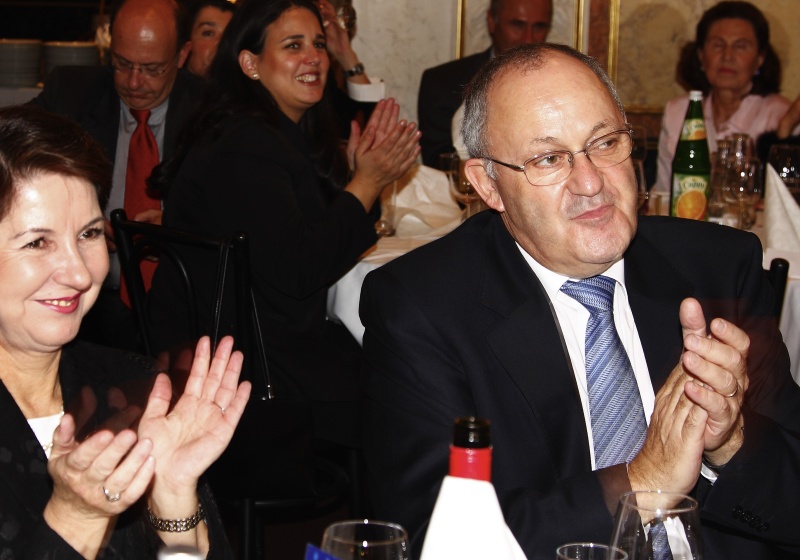 Blick in Richtung applaudierende Veranstaltungsteilnehmer, v.li. Barbara Prammer und der Botschafter des Staates Israel Dan Ashbel.