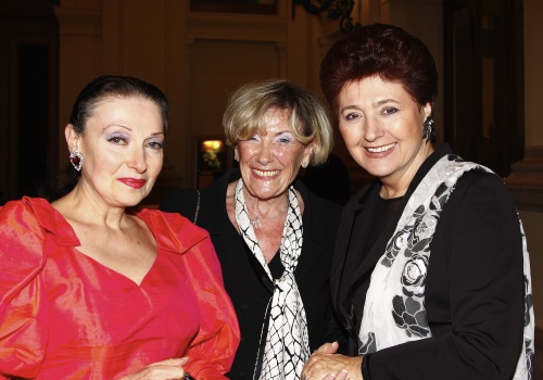 v.li. eine Veranstaltungsteilnehmerin, Präsidentin der WIZO Österreich Hava-Eva Bugajer-Gleitmann und die Präsidentin der WIZO Helene Glaser.