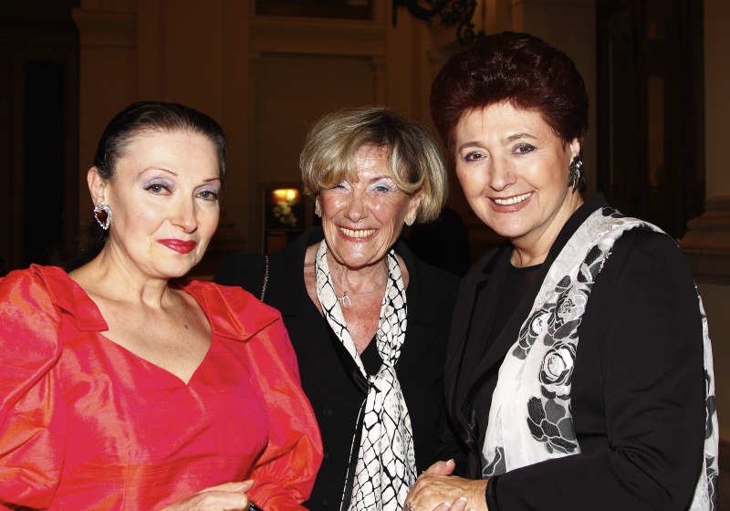 v.li. eine Veranstaltungsteilnehmerin, Präsidentin der WIZO Österreich Hava-Eva Bugajer-Gleitmann und die Präsidentin der WIZO Helene Glaser.