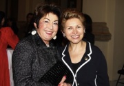 v.li. eine Veranstaltungsteilnehmerin mit der Vizepräsidentin der WIZO Österreich Rita Dauber.