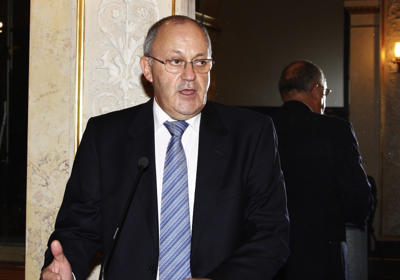 Botschafter des Staates Israel Dan Ashbel am Rednerpult.