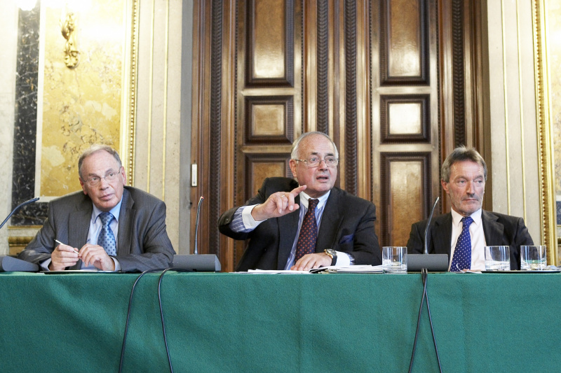 v. li.: Theodor Öhlinger (Uni Wien), Heinrich Neisser (Sprecher der Initiative Mehrheitswahlrecht), Heinz Mayer (Dekan Uni Wien).
