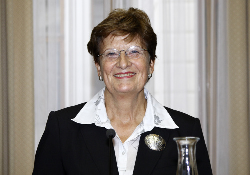 UN Delegierte und Moderatorin der Veranstaltung Marlene Parenzan am Rednerpult.