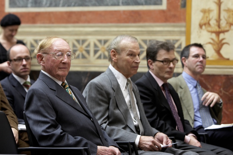 Blick in Richtung Veranstaltungsteilnehmer, v.li. Komponist und Musikkritiker Walter Arlen, dessen Lebensgefährte und zwei weitere Veranstaltungsteilnehmer.