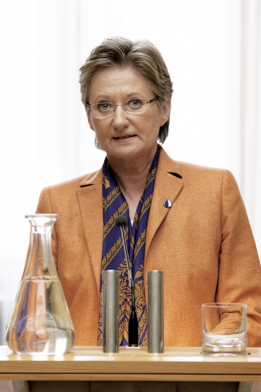 Bundesministerin für Unterricht, Kunst und Kultur Claudia Schmied am Rednerpult.