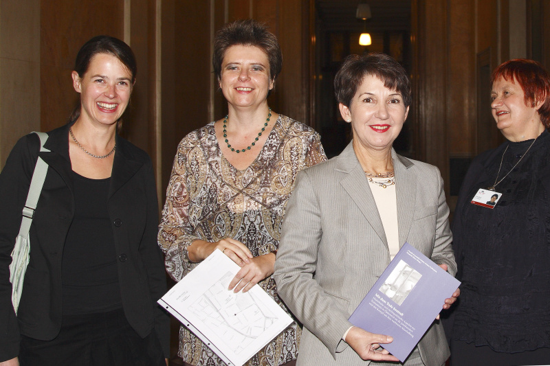 v.li. die Autorin Elisabeth Ebner, von der Forschungsstelle Nachkriegsjustiz Wien und Autorin des Buches Claudia Kuretsidis-Haider, Barbara Prammer und die Präsidentin der österreichischen Liga für Menschenrechte Irmtraut Karlsson.