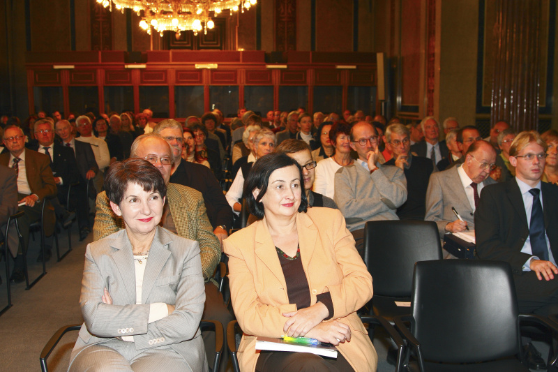 Blick in Richtung Veranstaltungsteilnehmer, erste Reihe v.li. Barbara Prammer und Maria Berger.