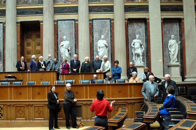 VeranstaltungsteilnehmerInnen während der Führung durch das Parlamentsgebäude.