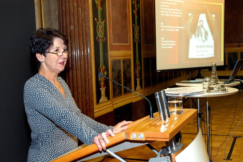 Barbara Prammer am Rednerpult.