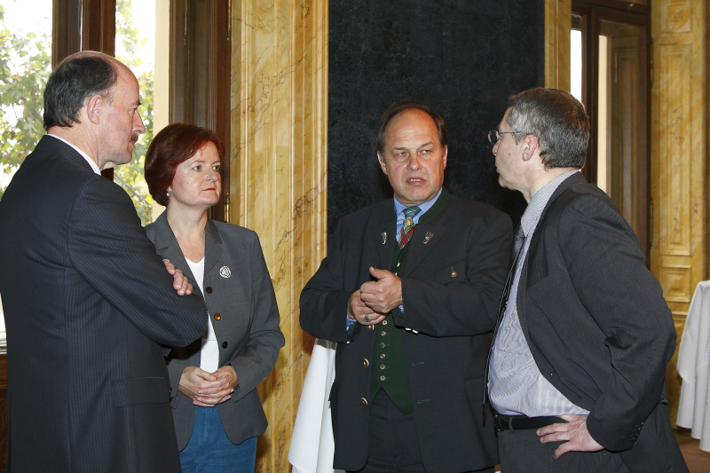 v.li. Landtagspräsident Vorarlberg Gebhard Halder im Gespräch mit Susanne Bachmann, Landesdirektor Salzburg Karl Edtstadler und Landesdirektor Tirol Thomas Hofbauer.
