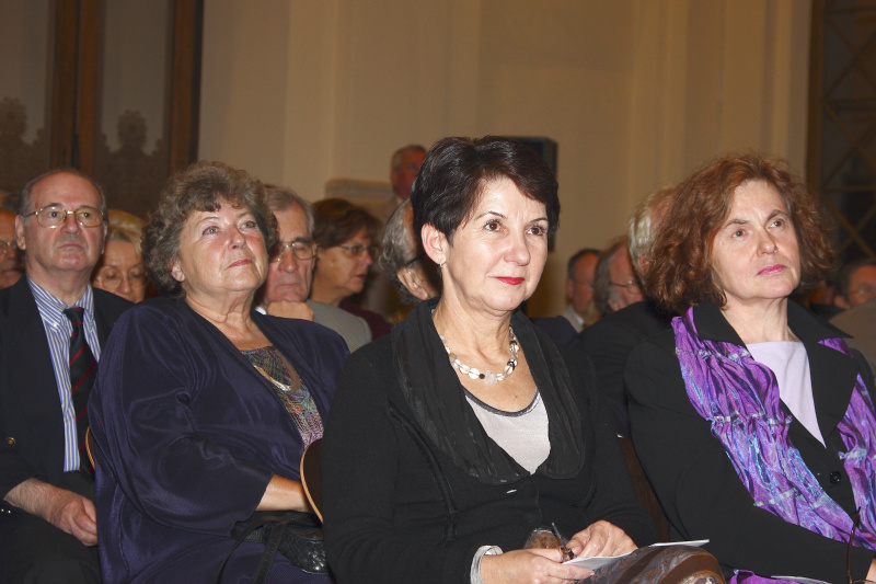 Blick in Richtung Veranstaltungsteilnehmer, erste Reihe v.li. Barbara Prammer, Herausgeberin Gertrude Enderle-Burcel. Zweite Reihe Bundeministerin a.D.Eleonora Hostasch.