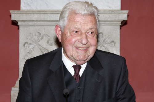 Generalsekretär der Österreichischen Industriellenvereinigung a.D. Herbert Krejci am Rednerpult.