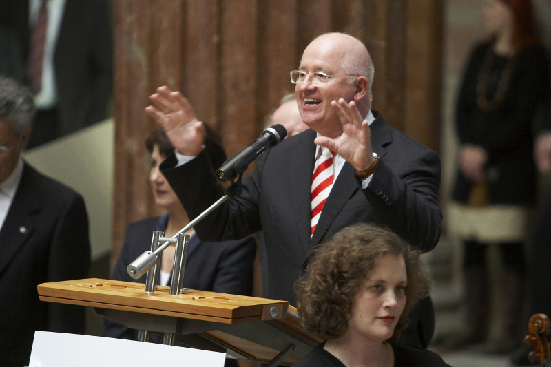 Stefan Karner - Historiker haelt eine Ansprache.