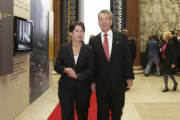 NR Präsidentin Mag. Barbara Prammer begleitet BP Dr.Heinz Fischer im Oberen Vestibuel.