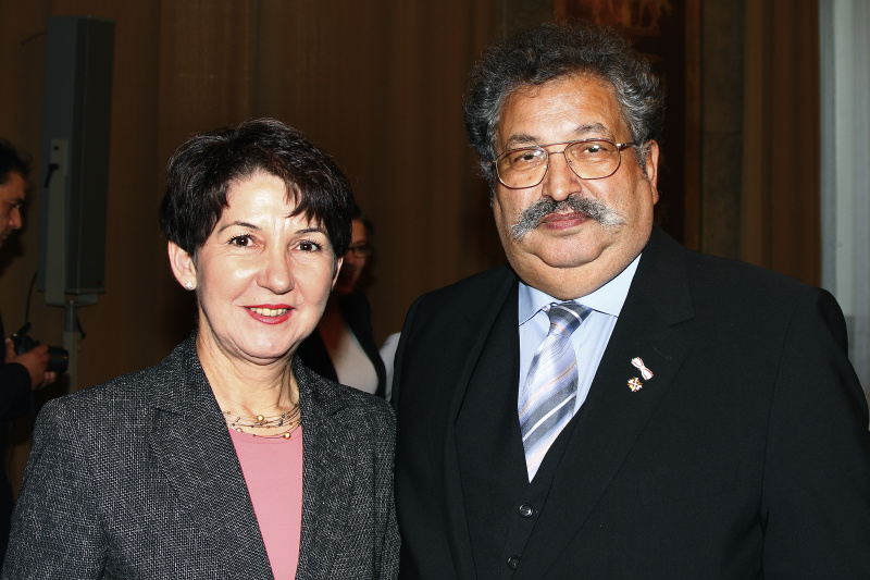 v.li. Barbara Prammer und der Vorsitzende des Volksgruppenbeirates der Roma Rudolf Sarközi.