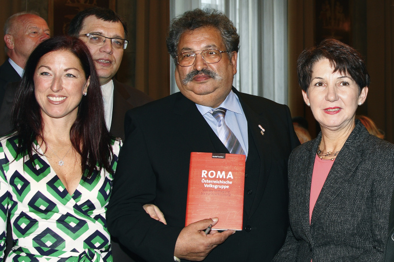 v.li. Hannah Lessing, Leiter des Forschungsprojektes Gerhard Baumgartner, Vorsitzender des Volksgruppenbeirates der Roma Rudolf Sarközi und Barbara Prammer.