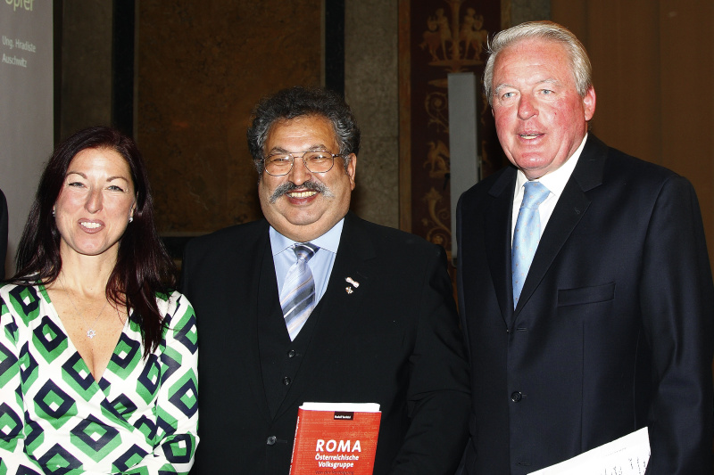 v.li. Hannah Lessing, der Vorsitzende des Volksgruppenbeirates der Roma Rudolf Sarközi und der Bundeskanzler a.D. Franz Vranitzky.