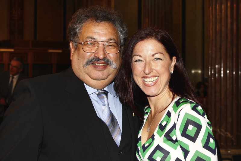 Vorsitzender des Volksgruppenbeirates der Roma Rudolf Sarközi und Hannah Lessing.