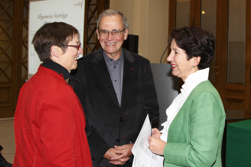 v.li. Dokumentationsarchiv des österreichischen Widerstands Brigitte Bailer im Gespräch mit Sozialwissenschafter Emmerich Talos und Barbara Prammer.