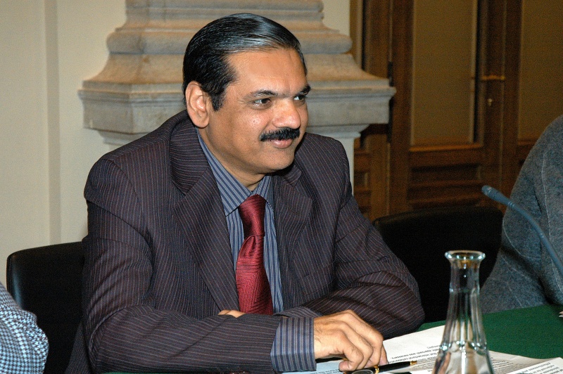 Barbar Qureshi vom Community Health and Education Forum Pakistan am Mikrofon.