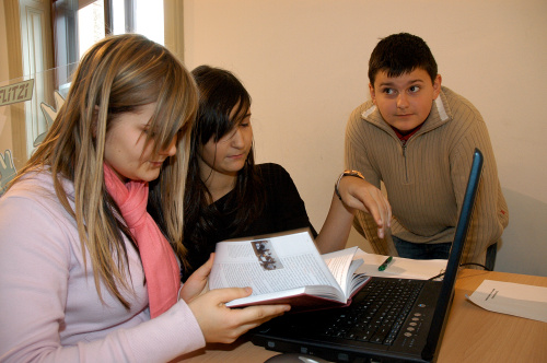 SchülerInnen beim Lesefest