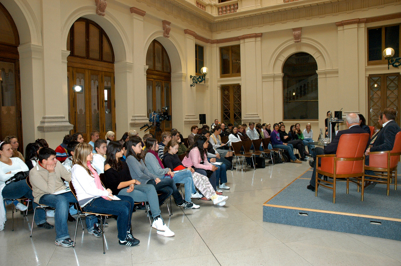 SchülerInnen beim Lesefest