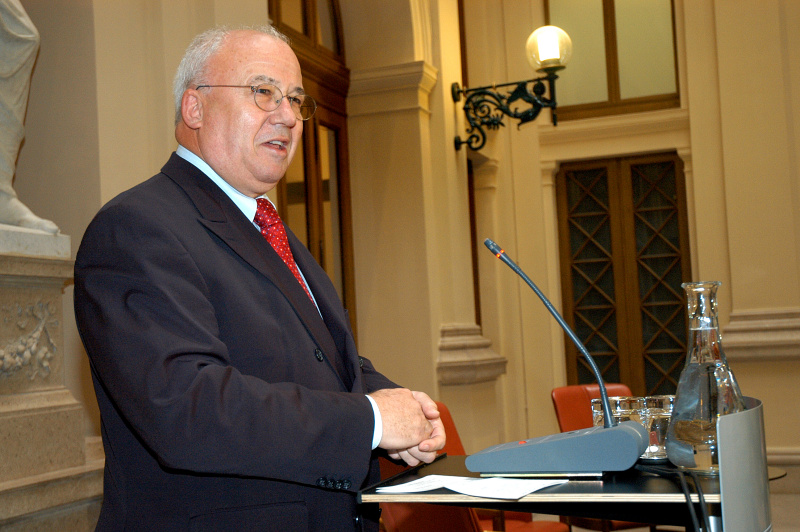 Jürgen Weiss am Rednerpult