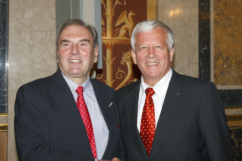 Oesterreichischer Botschafter beim Europarat Wendelin Ettmayer und Veranstaltungsteilnehmer