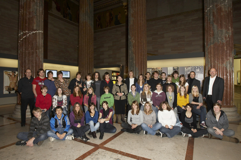Klassenfoto der Schule BG Dornbirn mit NR Präidentin Mag. Barbara Prammer