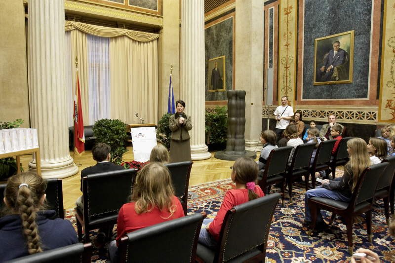 NR Praesidentin Mag. Barbara Prammer bei ihrer Ansprache an die Kinder und Jugendlichen