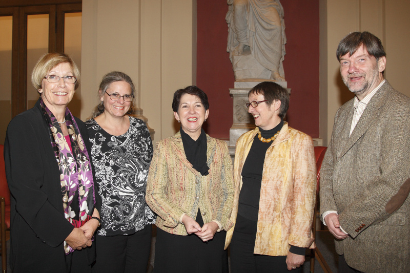 v. li. Renate Schreiber, Brigitte Bailer vom Dokumentationsarchiv des oesterreichischen Widerstandes, Erste Praesidentin des Nationalrates Barbara Prammer, Ilse Reiter-Zatloukal, Bernhard Kuschey