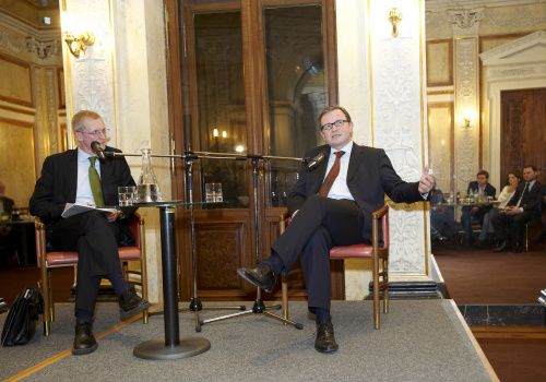 Parlamentsredakteur Mag. Johannes Huber (L) und OEVP Klubobmann Karlheinz Kopf