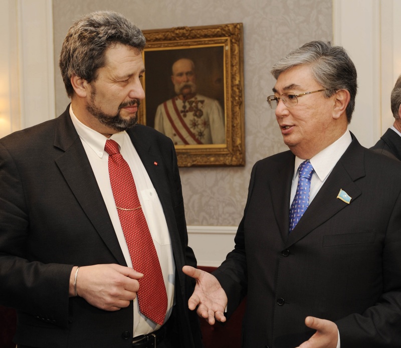 v.li. Bundesratspräsident Harald Reisenberger und  der Senatspräsident von Kasachtan Kassym-Schomart Tokajew im Gespräch.