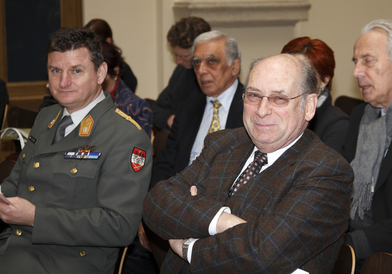 v.li. Veranstaltungsteilnehmer; Udo Jesionek