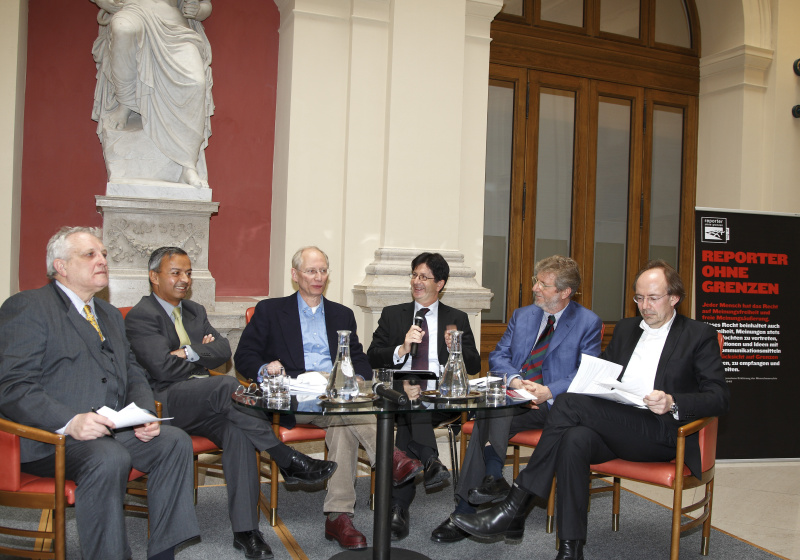 Podiumsrunde - v.li. Veranstaltungsteilnehmer,Andy Kaltenbrunner, H.C. Bauer, Michael Kerbler,  zwei weitere Veranstaltungsteilnehmer.