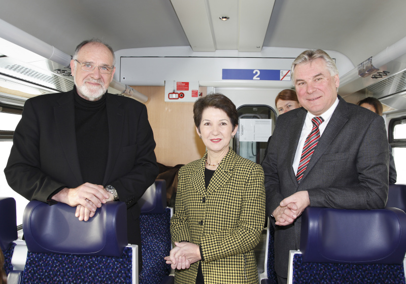 v.li. Dienstleiter der Oeffentlichkeitsarbeit im Parlament Gottfried Marckhgott,  Nationalratspräsidentin Mag.a. Barbara Prammer und  Bundesrat Wolfgang Erlitz
