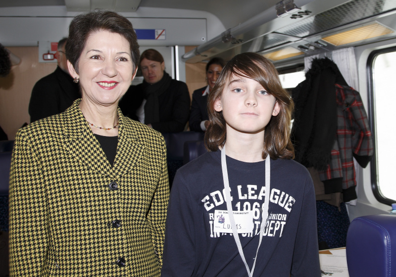 Nationalratspräsidentin Mag.a. Barbara Prammer und Schueler aus Graz