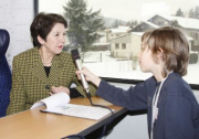 Nationalratspräsidentin Mag.a. Barbara Prammer  gibt einem chueler aus Graz ein Interview